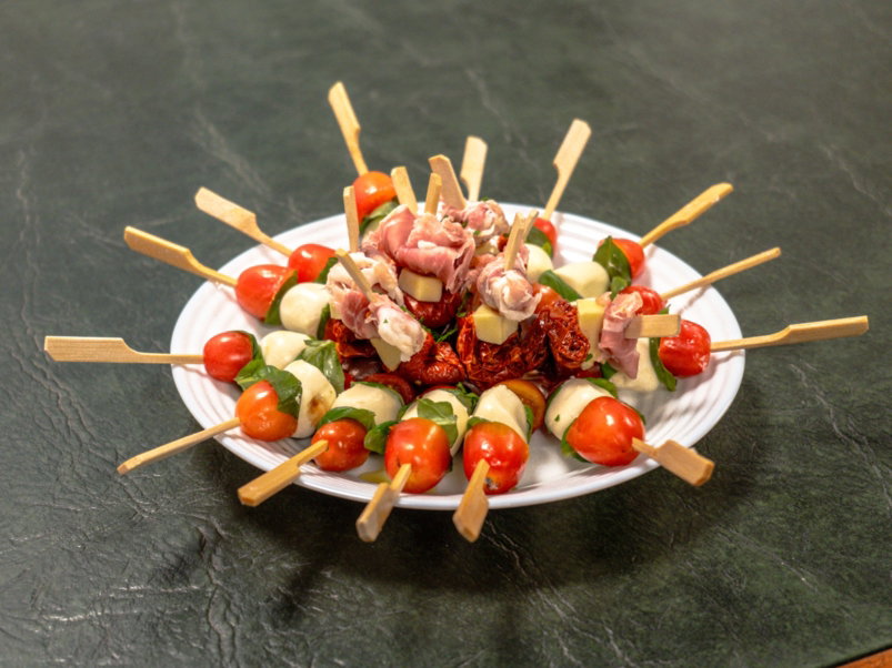 Piezas de finger food en bandeja