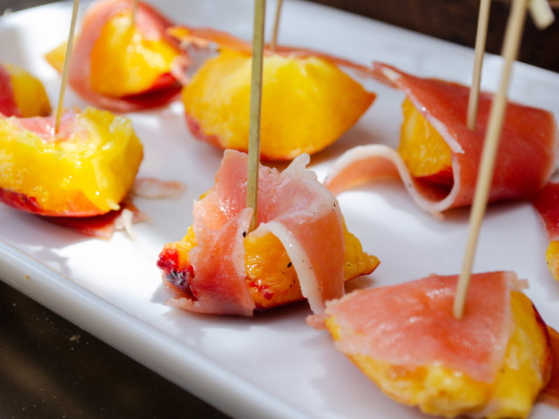 Finger food servido en un evento